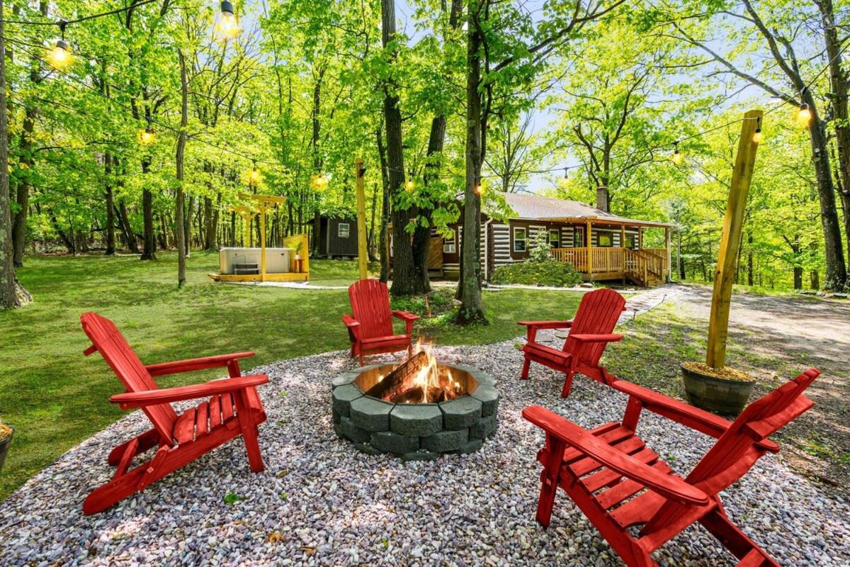 Modernized Log Cabin W Hot Tub Fire Pit & Views Berkeley Springs Exterior foto