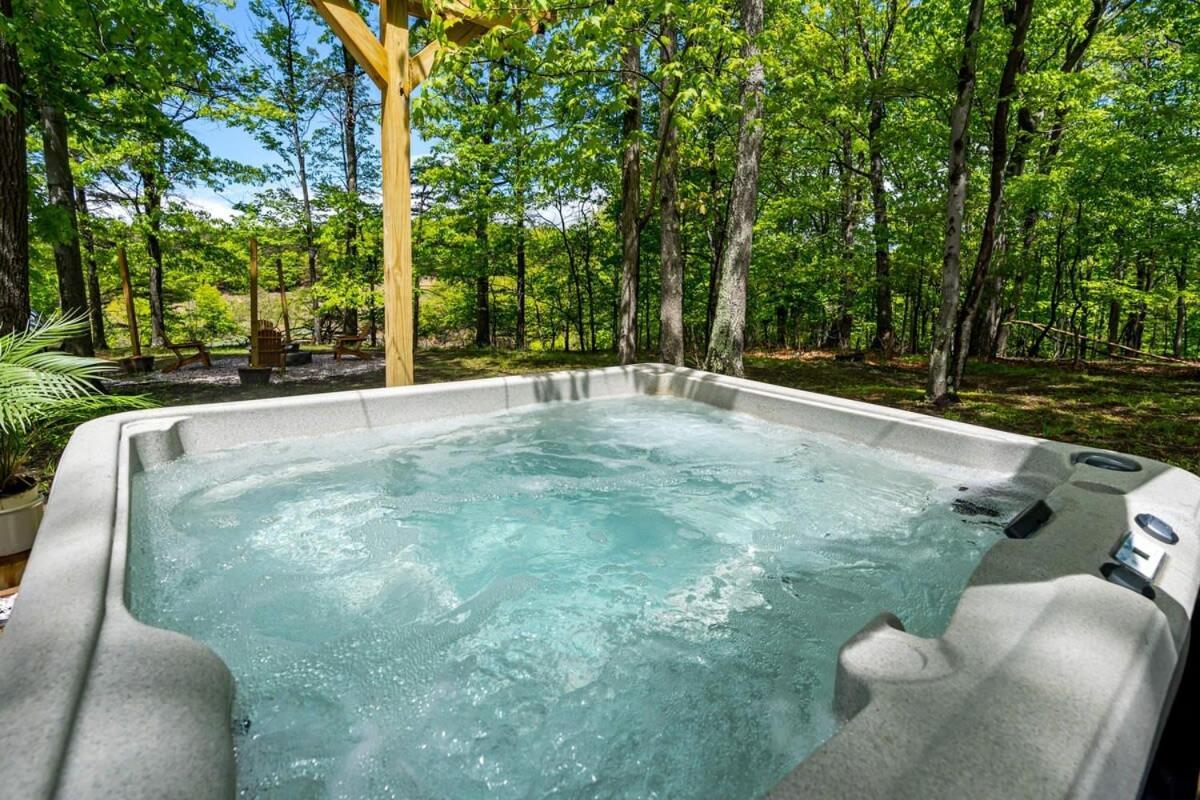 Modernized Log Cabin W Hot Tub Fire Pit & Views Berkeley Springs Exterior foto