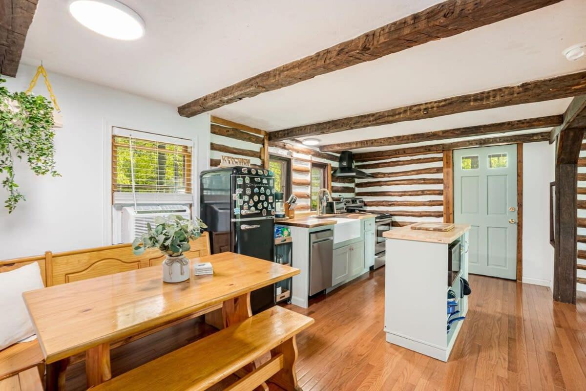 Modernized Log Cabin W Hot Tub Fire Pit & Views Berkeley Springs Exterior foto