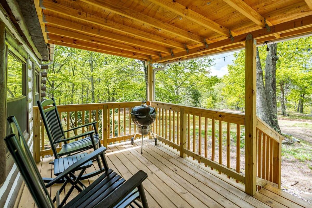Modernized Log Cabin W Hot Tub Fire Pit & Views Berkeley Springs Exterior foto