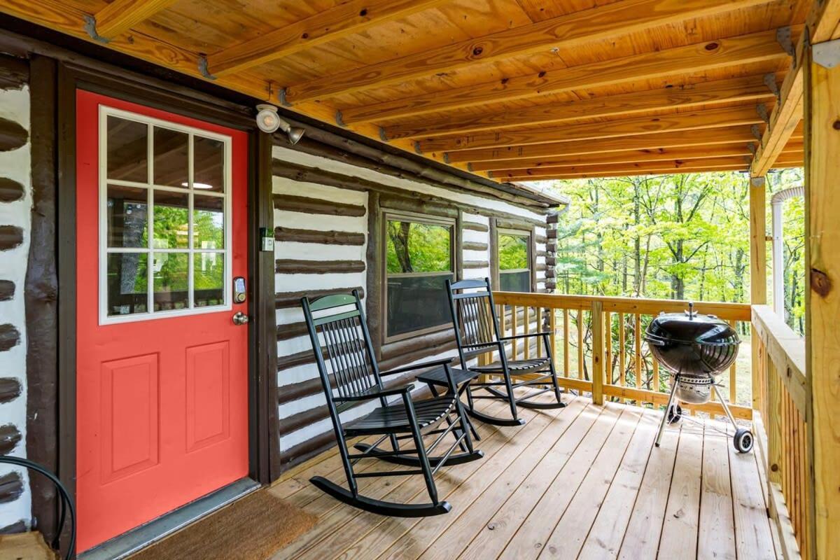 Modernized Log Cabin W Hot Tub Fire Pit & Views Berkeley Springs Exterior foto